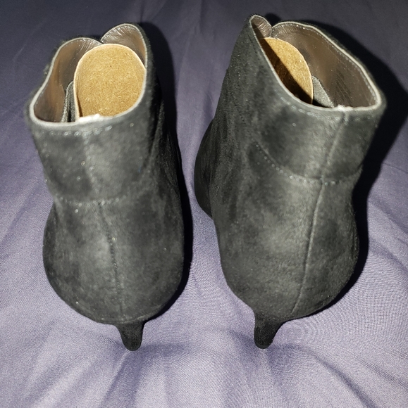 Adrienne Vittadini 'Trippin' Ankle Booties - Picture 4 of 8